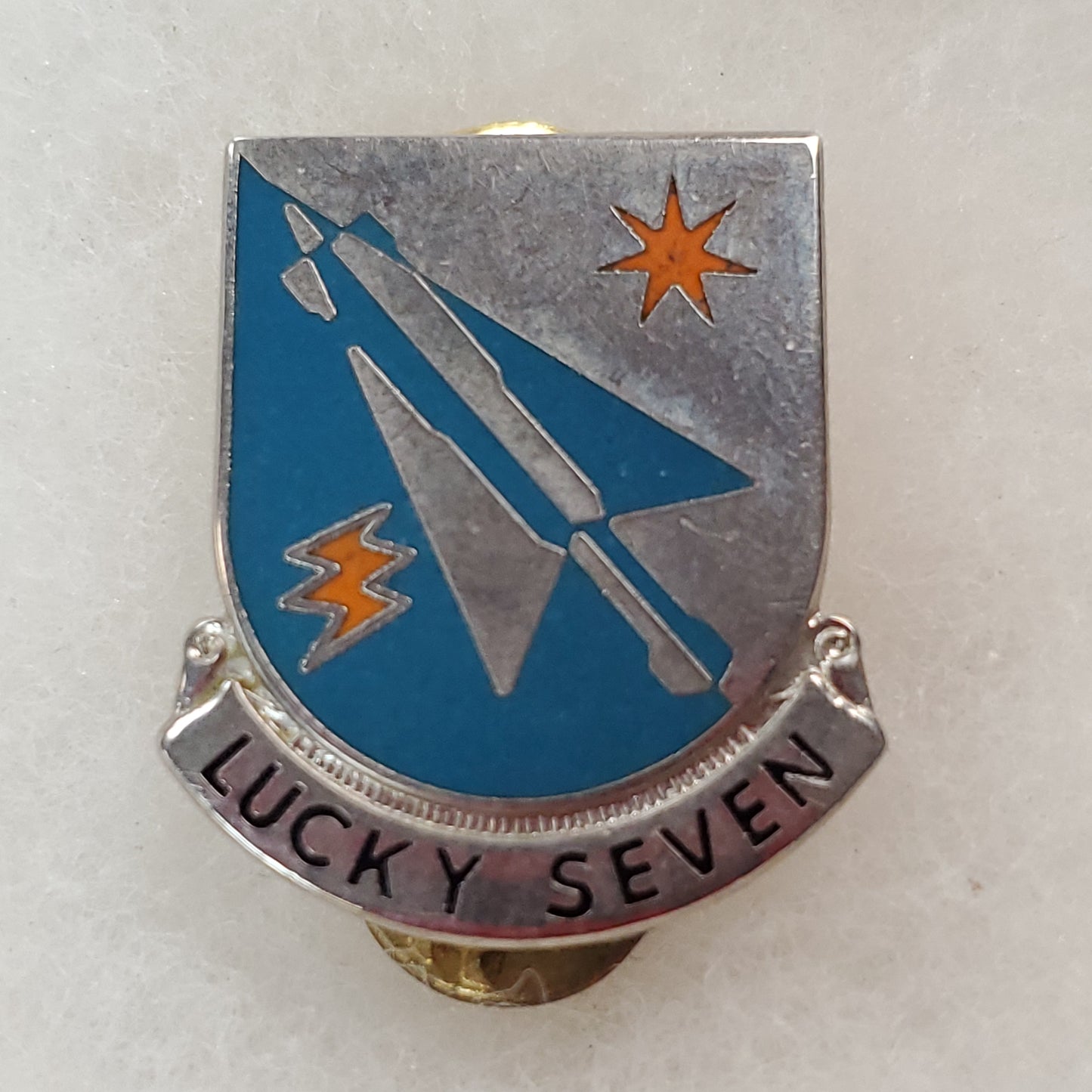 US Army 7th Aviation Battalion Unit Crest Pin (jw18)