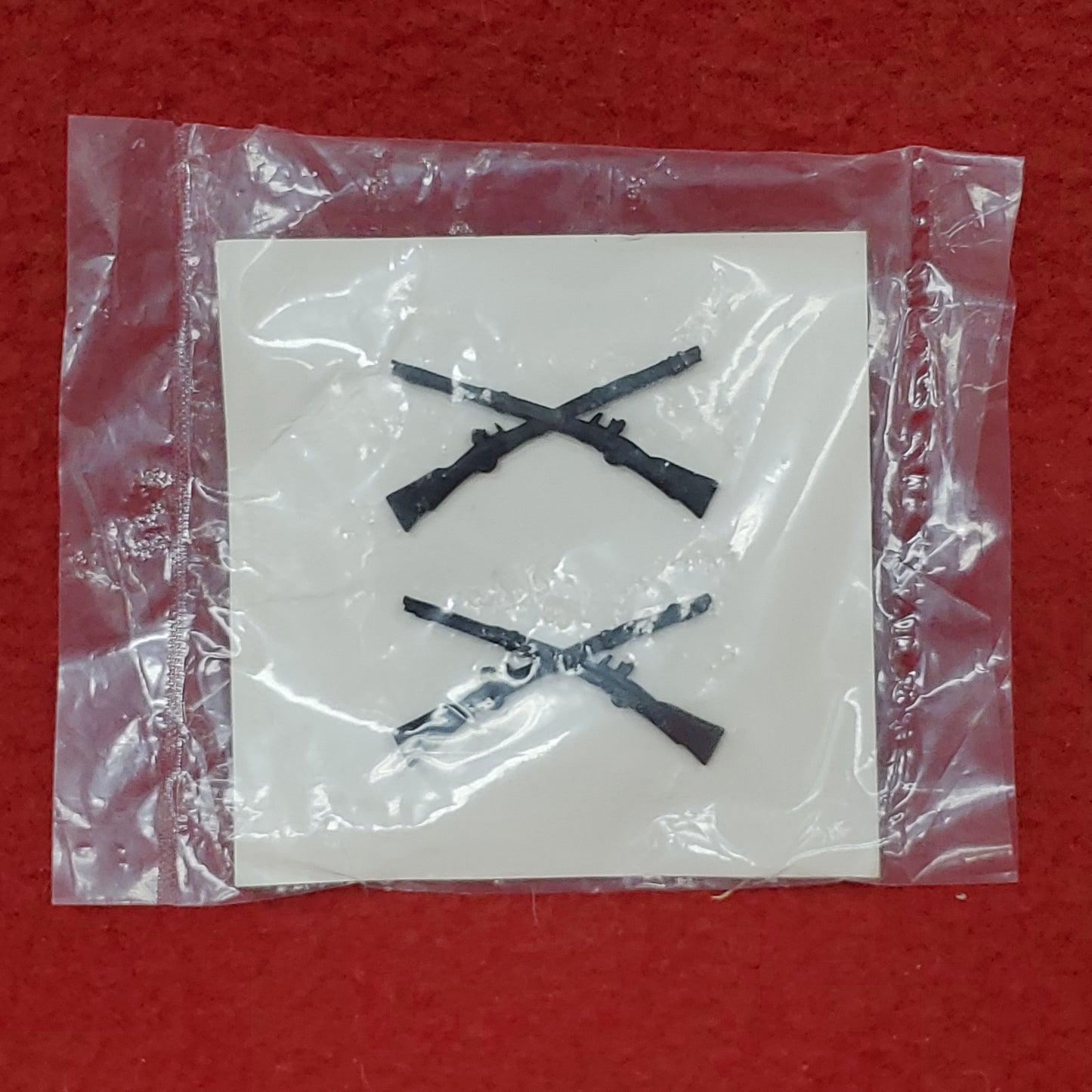 Vietnam Era Subdued Metal Infantry Cross-Rifle Pin (x02a)