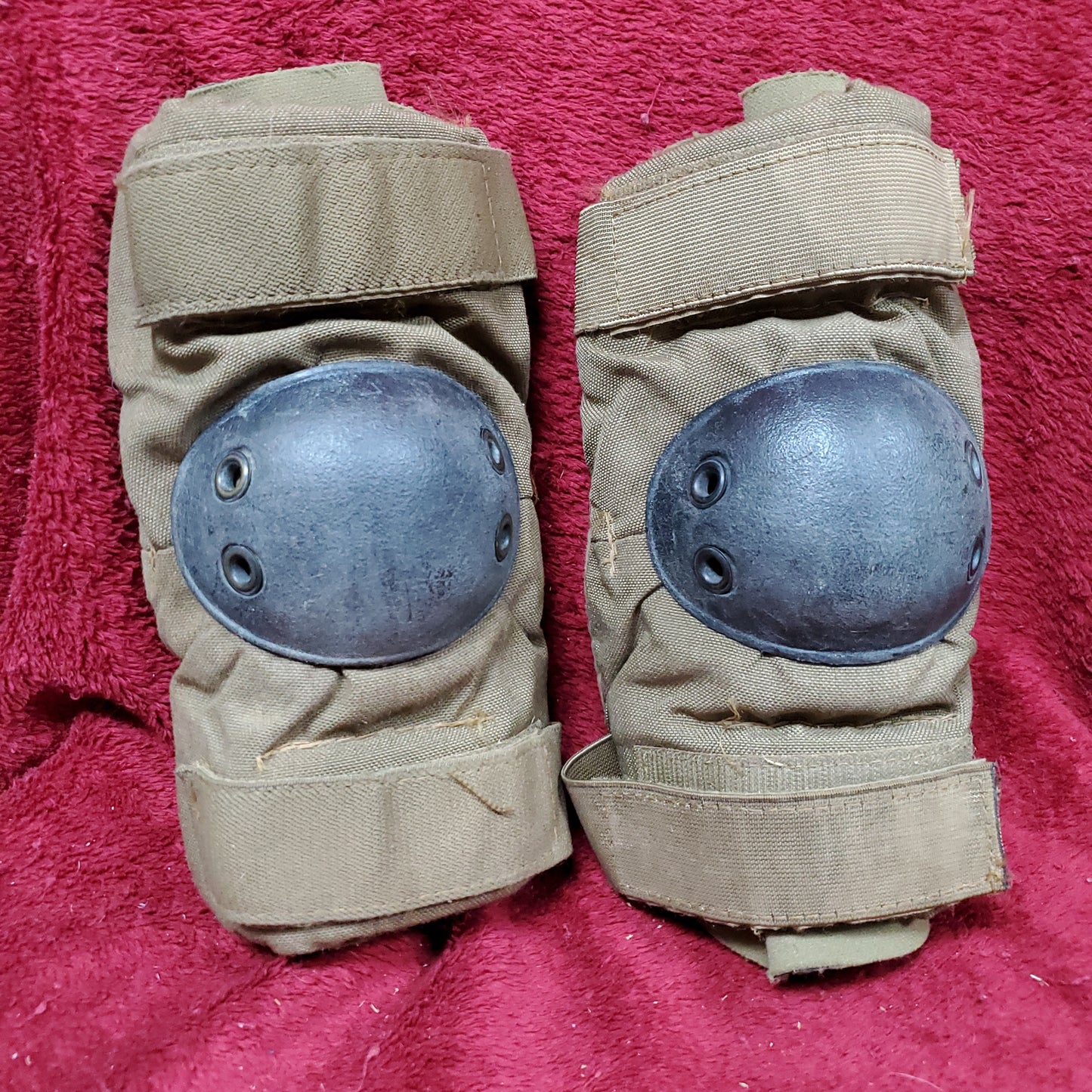 Bijan's Medium US Military Issue Coyote Elbow Pads (aa07-17)