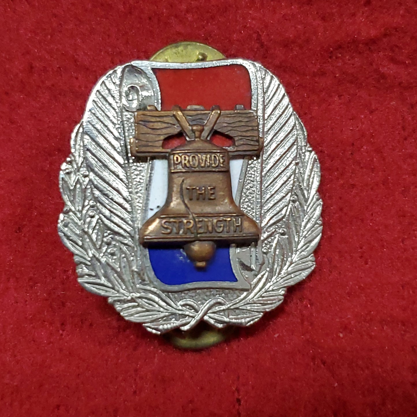 VINTAGE US Army Recruiting Command "PROVE THE STRENGTH" Pin Crest DUI Unit (01o102)