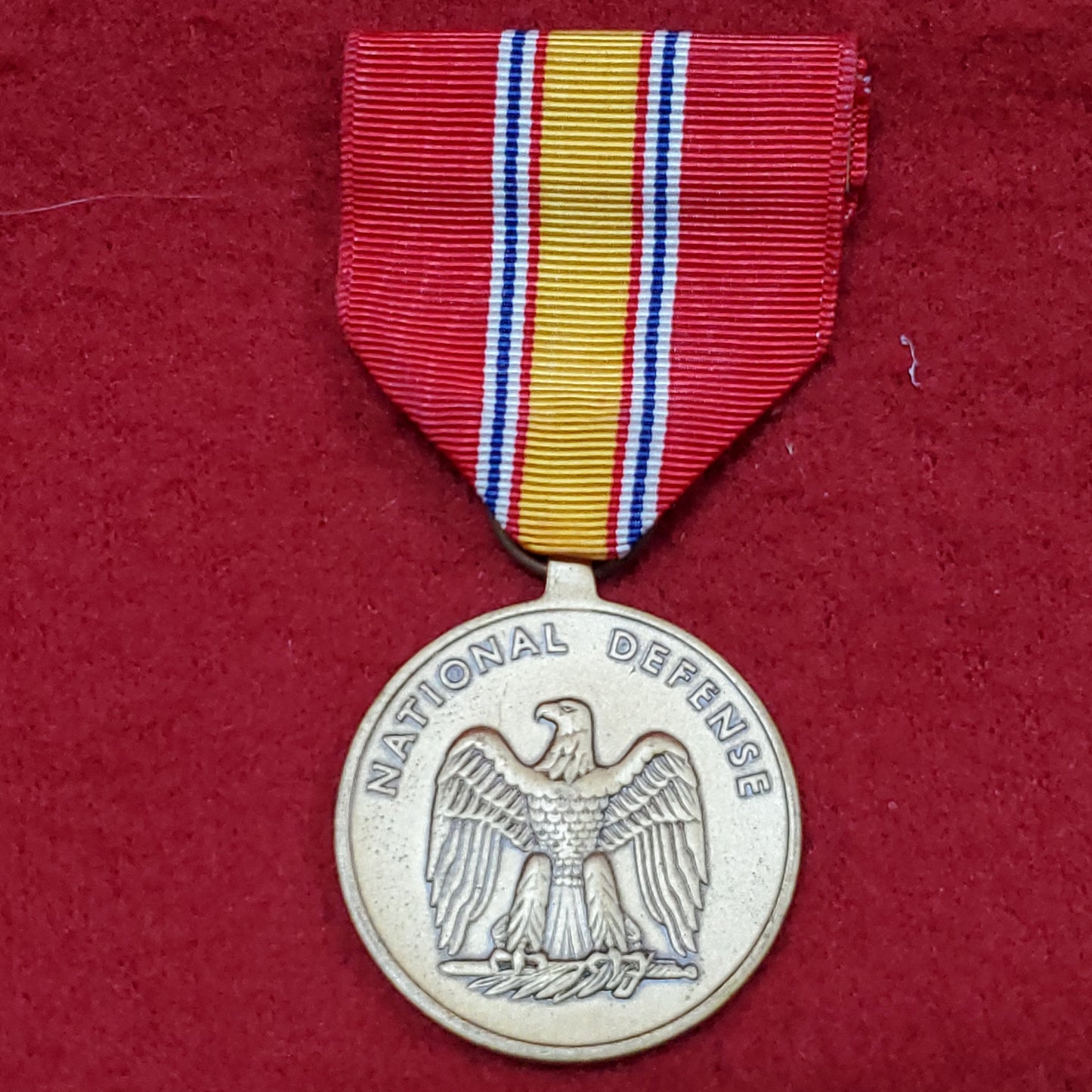 VINTAGE LIGI US Army NATIONAL DEFENSE MEDAL Lapel Bar Pin Crest DUI (02o2)