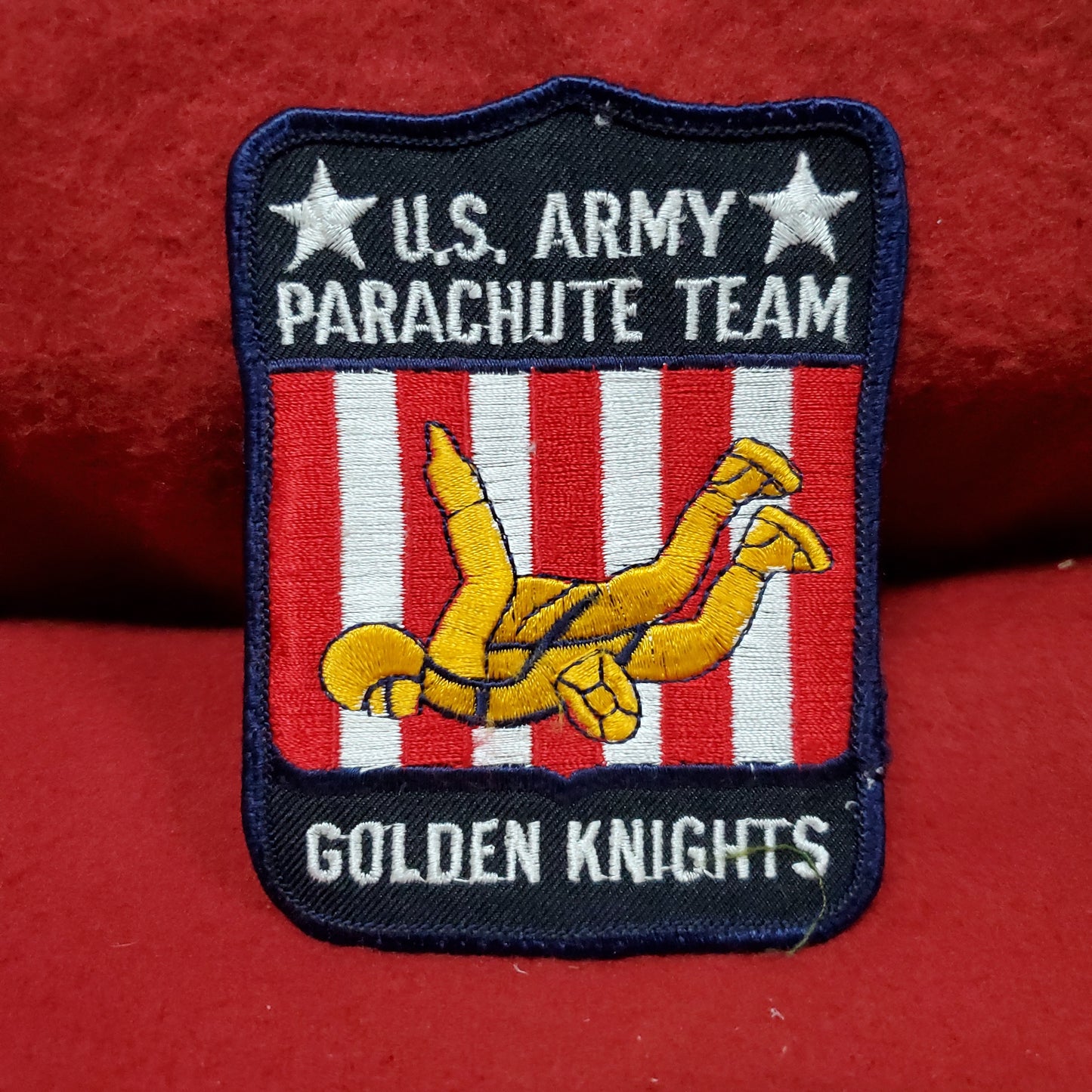 VINTAGE US Army GOLDEN KNIGHTS PARACHUTE TEAM Patch Lapel Bar Pin Crest DUI (02o27)