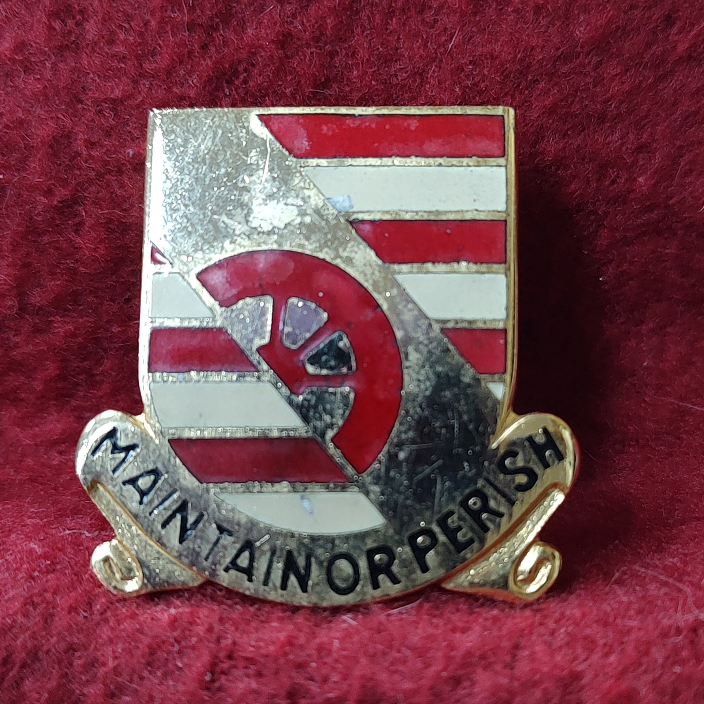 VINTAGE US Army 81st MAINTENANCE BATTALION Unit Crest Pin (11o61)