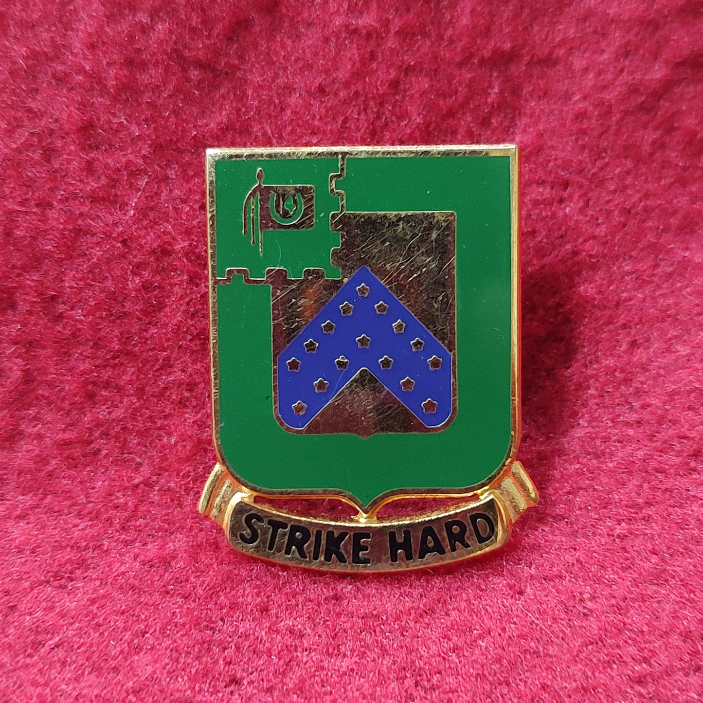 VINTAGE Army 16th CAVALRY REGIMENT
Unit Crest Pin (11o105)
