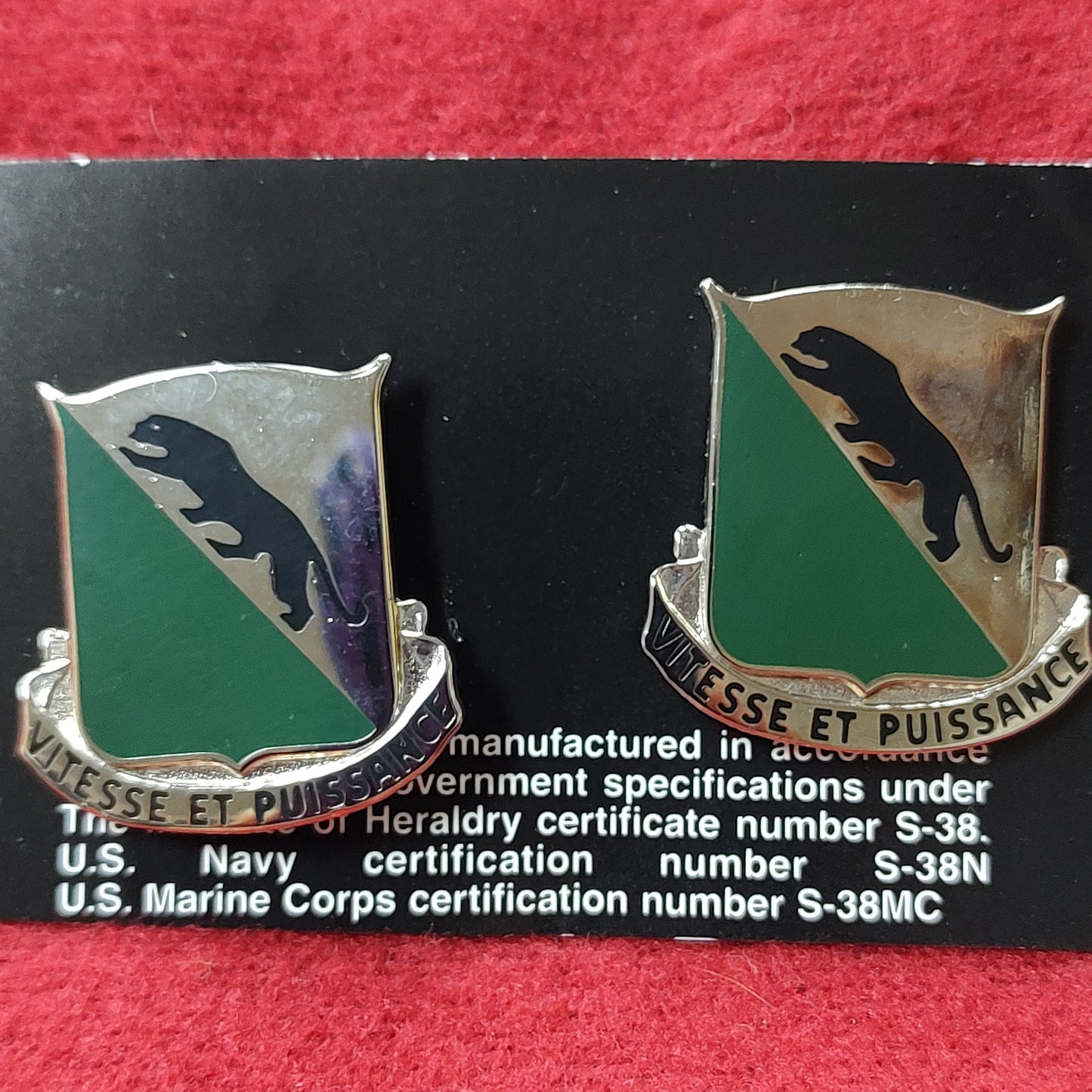 VINTAGE US Army 69th ARMOR REGIMENT
Unit Crest Pin (11o138)