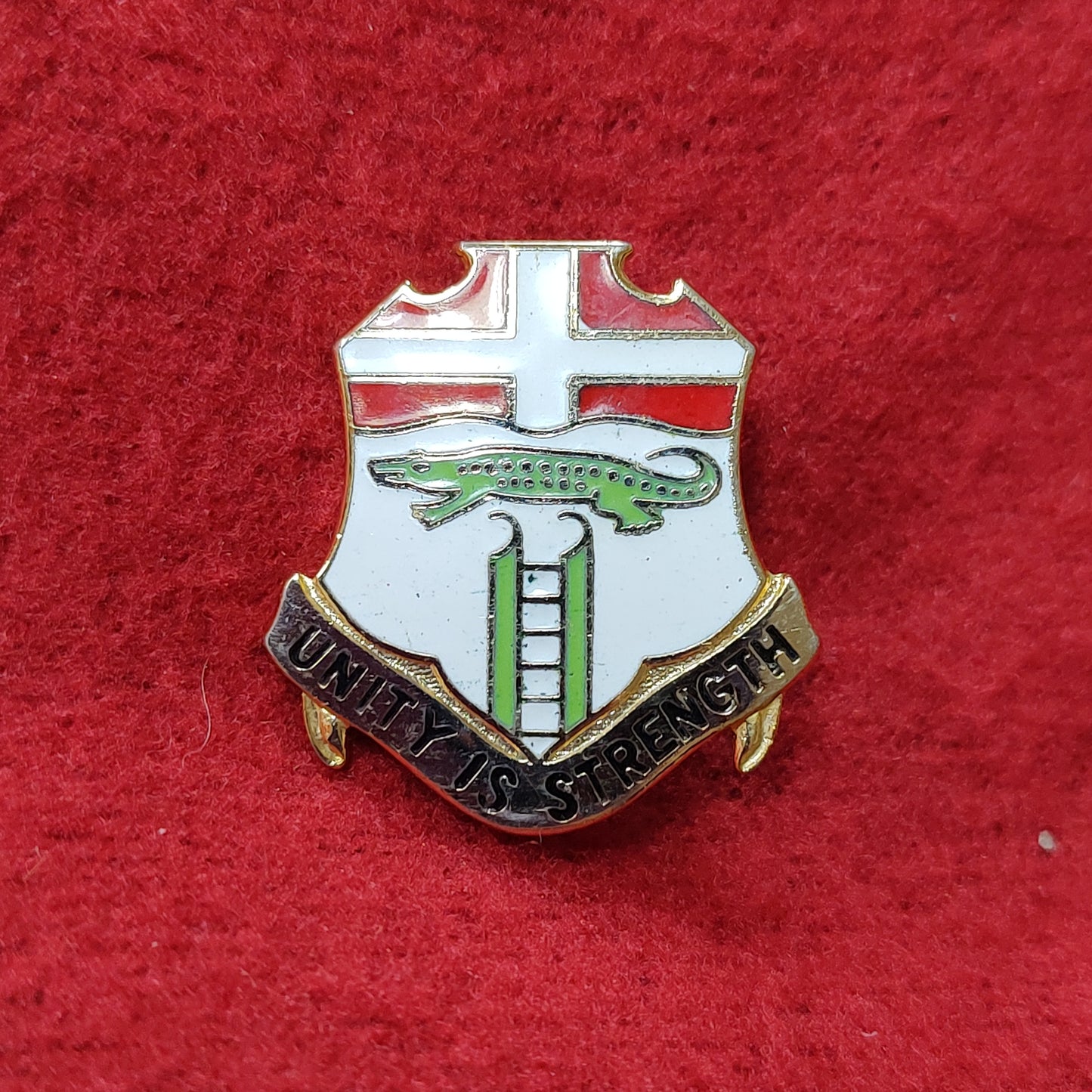 VINTAGE US Army 6th INFANTRY
Unit Crest Pin (11o148)