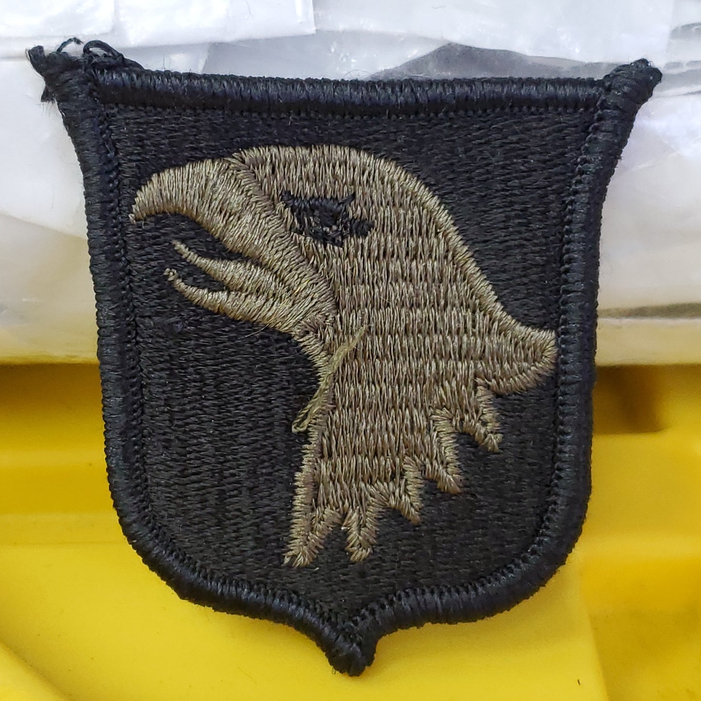 VINTAGE US Army 101ST AIRBORNE DIVISION Patch Sew On Subdued OD Black (1odp2)