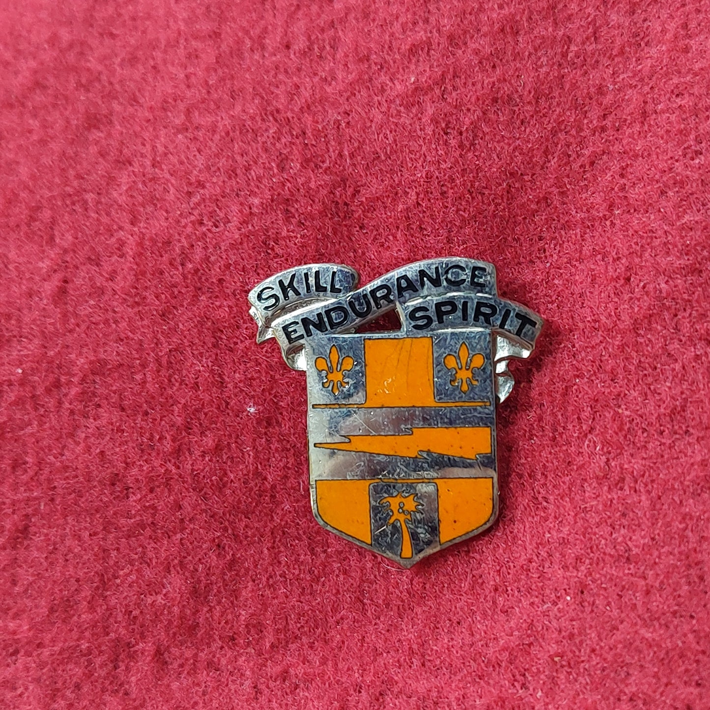 VINTAGE US Army 34th SIGNAL BATTALION
Unit Crest Pin (02CR32)