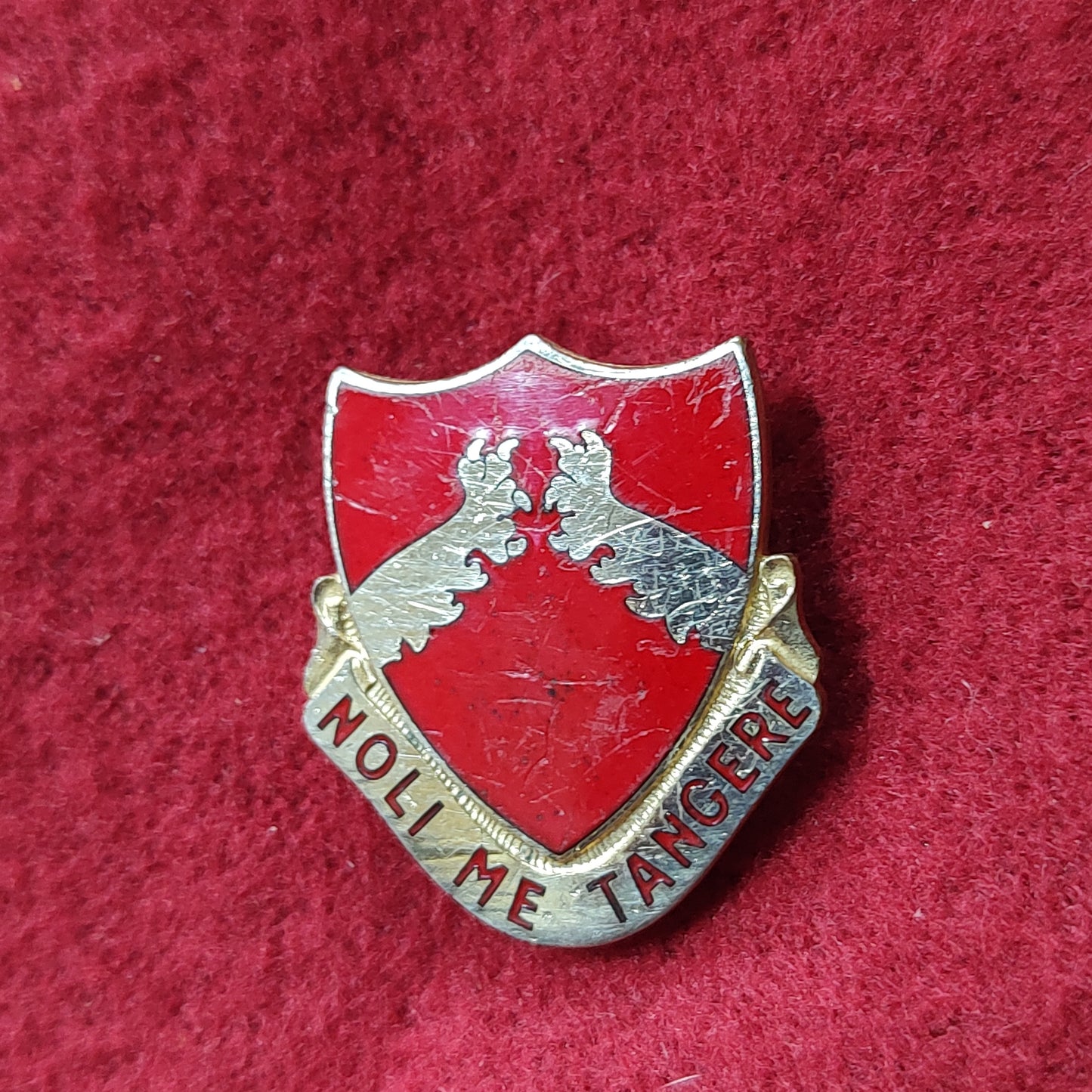 VINTAGE Army 321nd FIELD ARTILLERY Unit Crest Pin (02CR66)