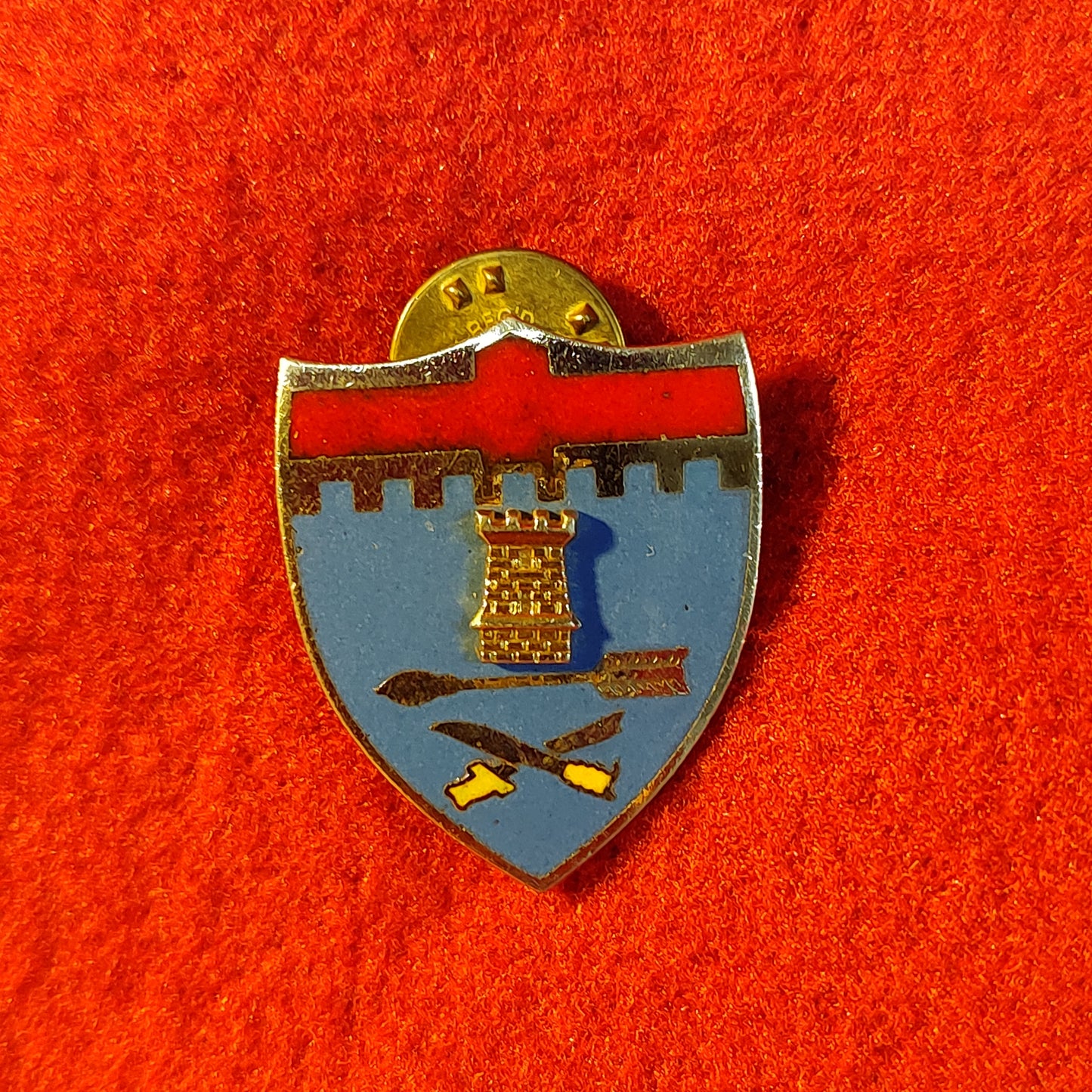VINTAGE US Army 11th INFANTRY Unit Crest Pin (02CR90a)