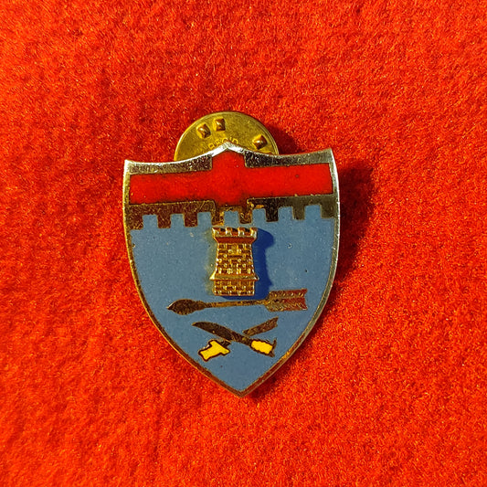 VINTAGE US Army 11th INFANTRY Unit Crest Pin (02CR90a)