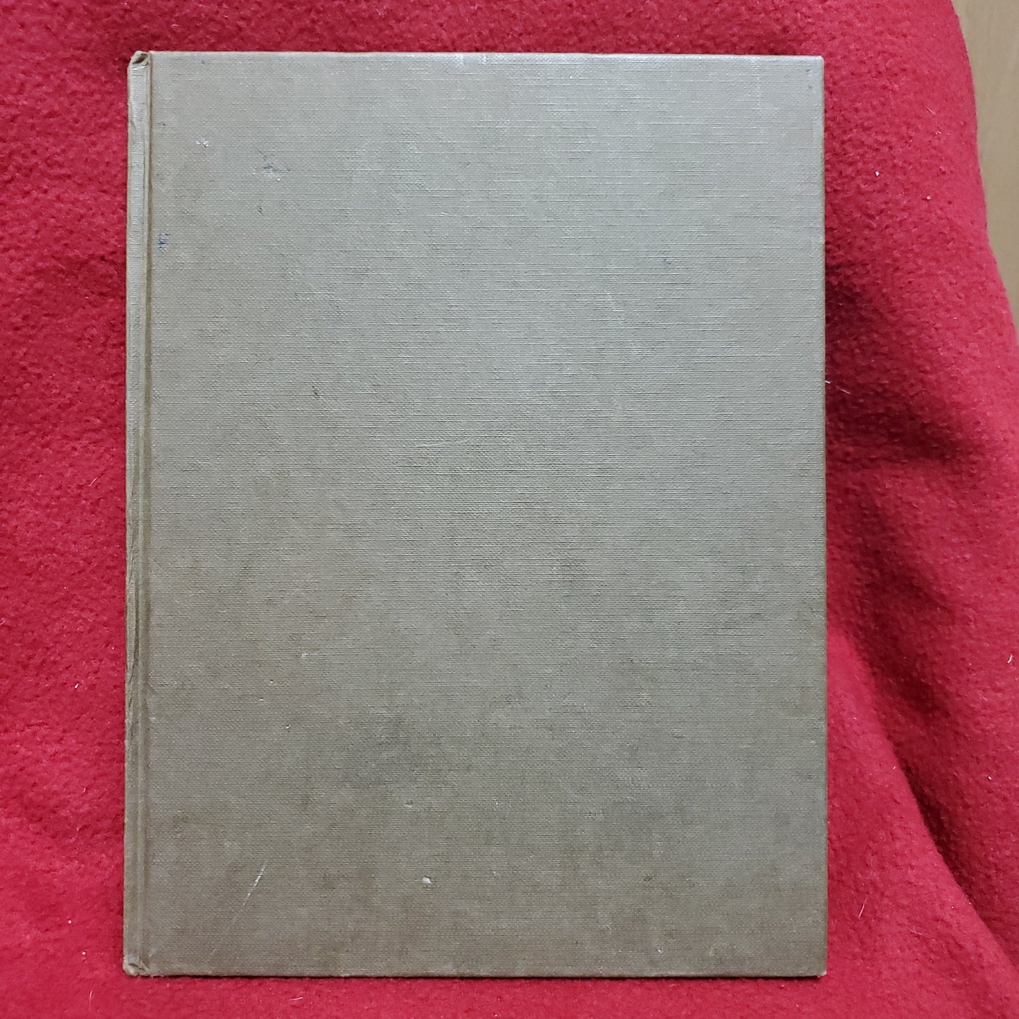 Vintage 1983 THE AIRBORNE SOLDIER by John Weeks Hardcover (27o)