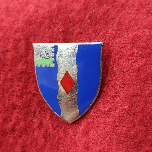 VINTAGE US Army 61st INFANTRY Unit Crest Pin (02CR112)