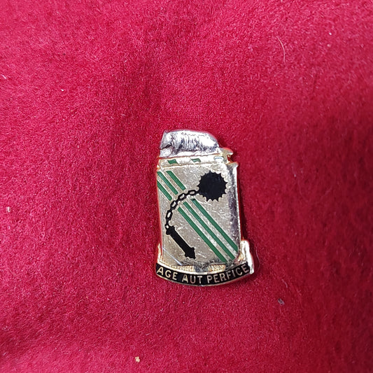 VINTAGE US Army 632nd ARMORED DIVISION Unit Crest Pin (02CR132)