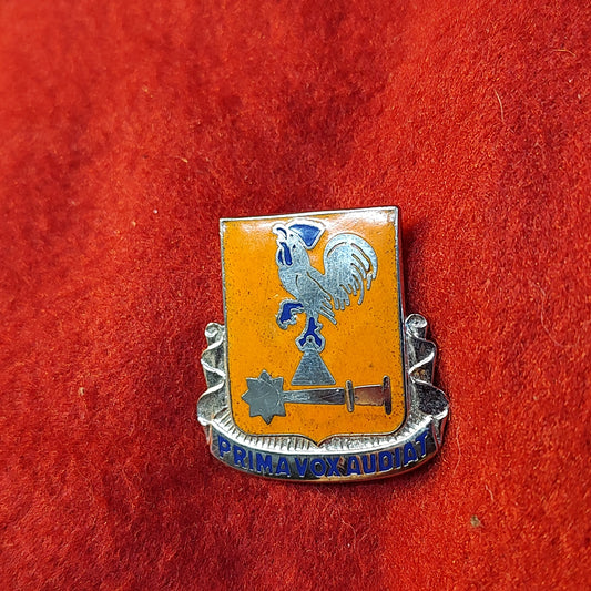 VINTAGE US Army 123rd SIGNAL BATTALION Unit Crest Pin (02CR133)