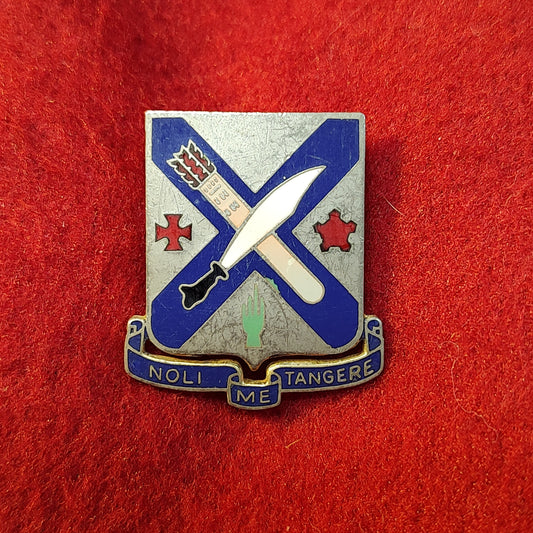 VINTAGE US Army 2nd INFANTRY Unit Crest Pin (02CR138)
