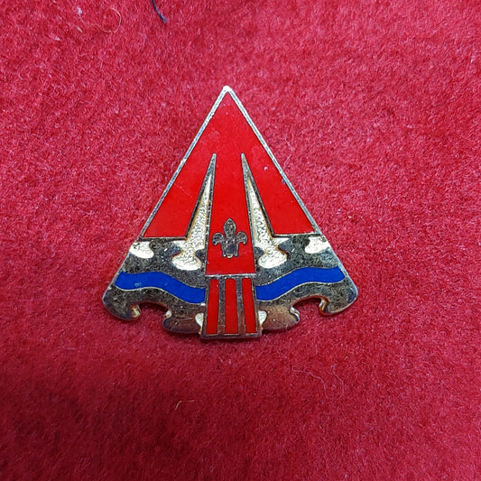 VINTAGE US Army 24th AIR DEFENSE ARTILLERY Unit Crest Pin (02CR144)