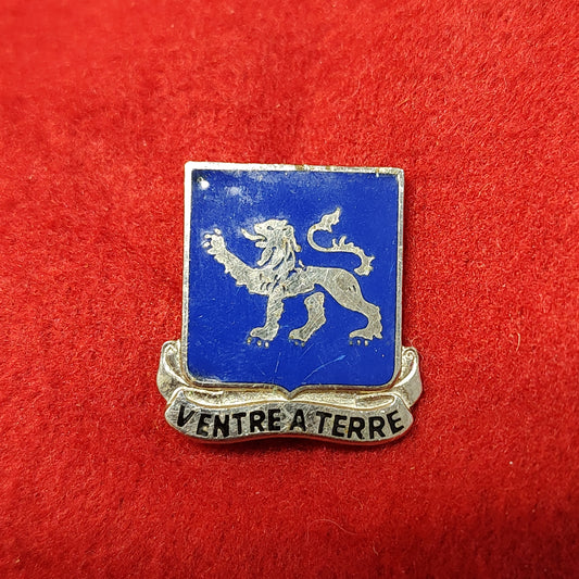 VINTAGE US Army 68th ARMORED BATTALION  Unit Crest Pin (02CR147)