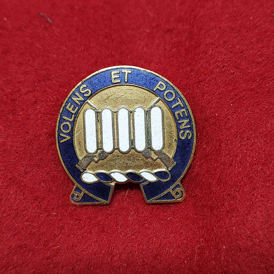 VINTAGE US Army 7th INFANTRY Unit Crest Pin (02CR154)