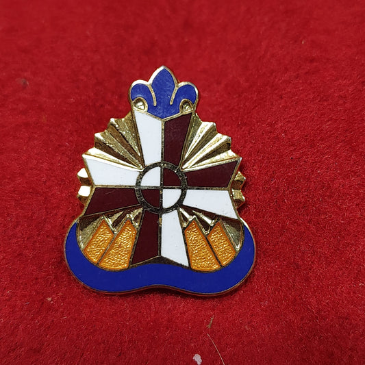 VINTAGE US Army BEAUMONT ARMY MEDICAL CENTER Unit Crest Pin (02CR181)