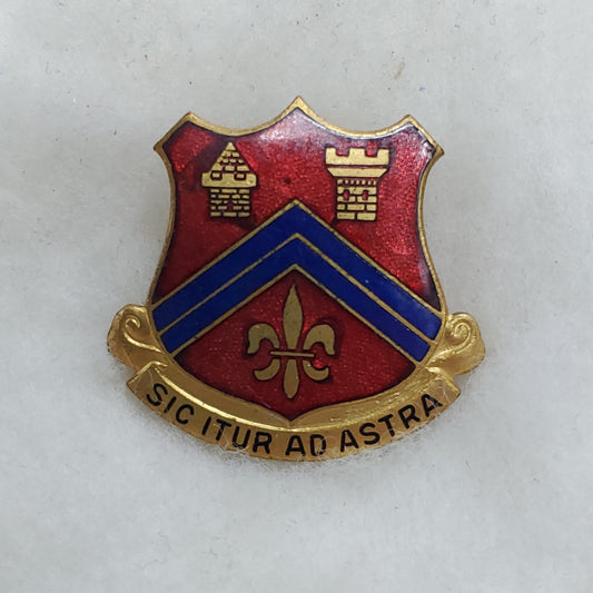 Vintage 102nd Field Artillery Regiment Unit Crest Pin (L13)