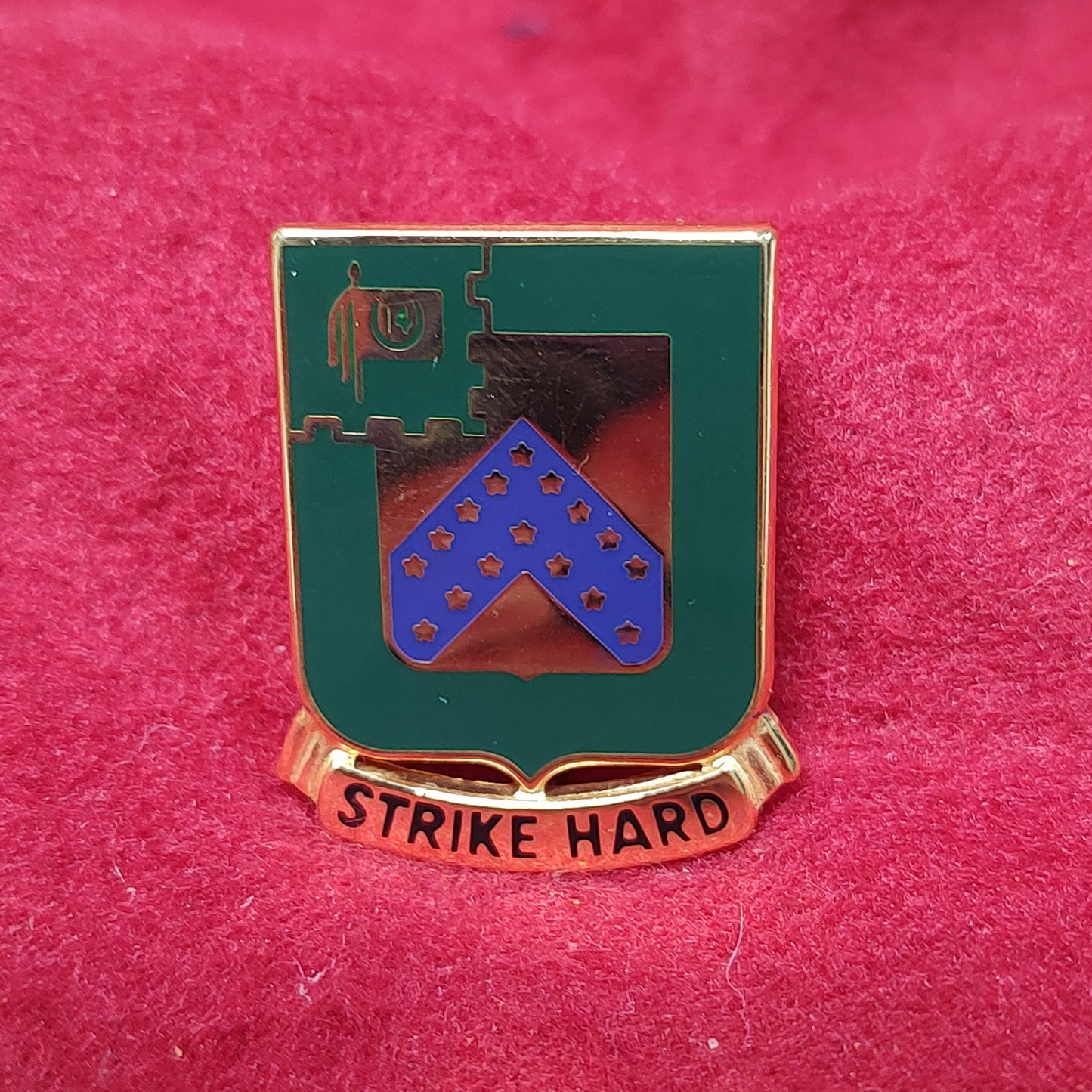 VINTAGE US Army 16th CAVALRY Unit Crest Pin (03CR34)