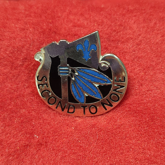 VINTAGE US Army 2nd INFANTRY Unit Crest Pin (03CR44)