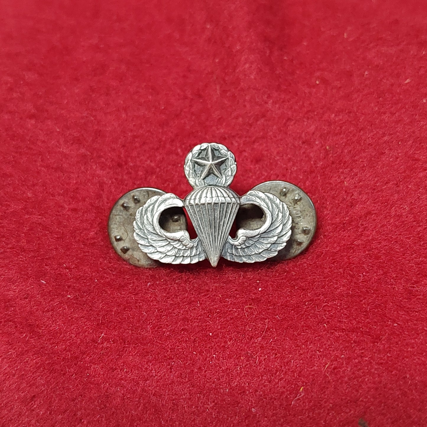 Vintage US Army AIRBORNE MASTER JUMER WINGS Pin Mini (14CR3)