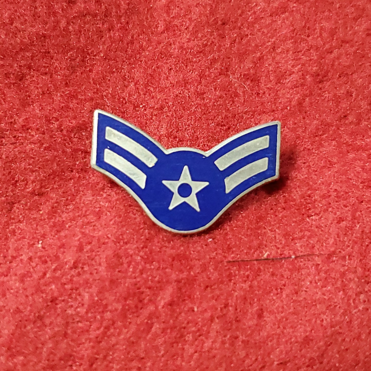 VINTAGE US Armed Forces AIR FORCES AIRMAN FIRST CLASS Pin-On Badge Rank Unit Crest (16CR50)