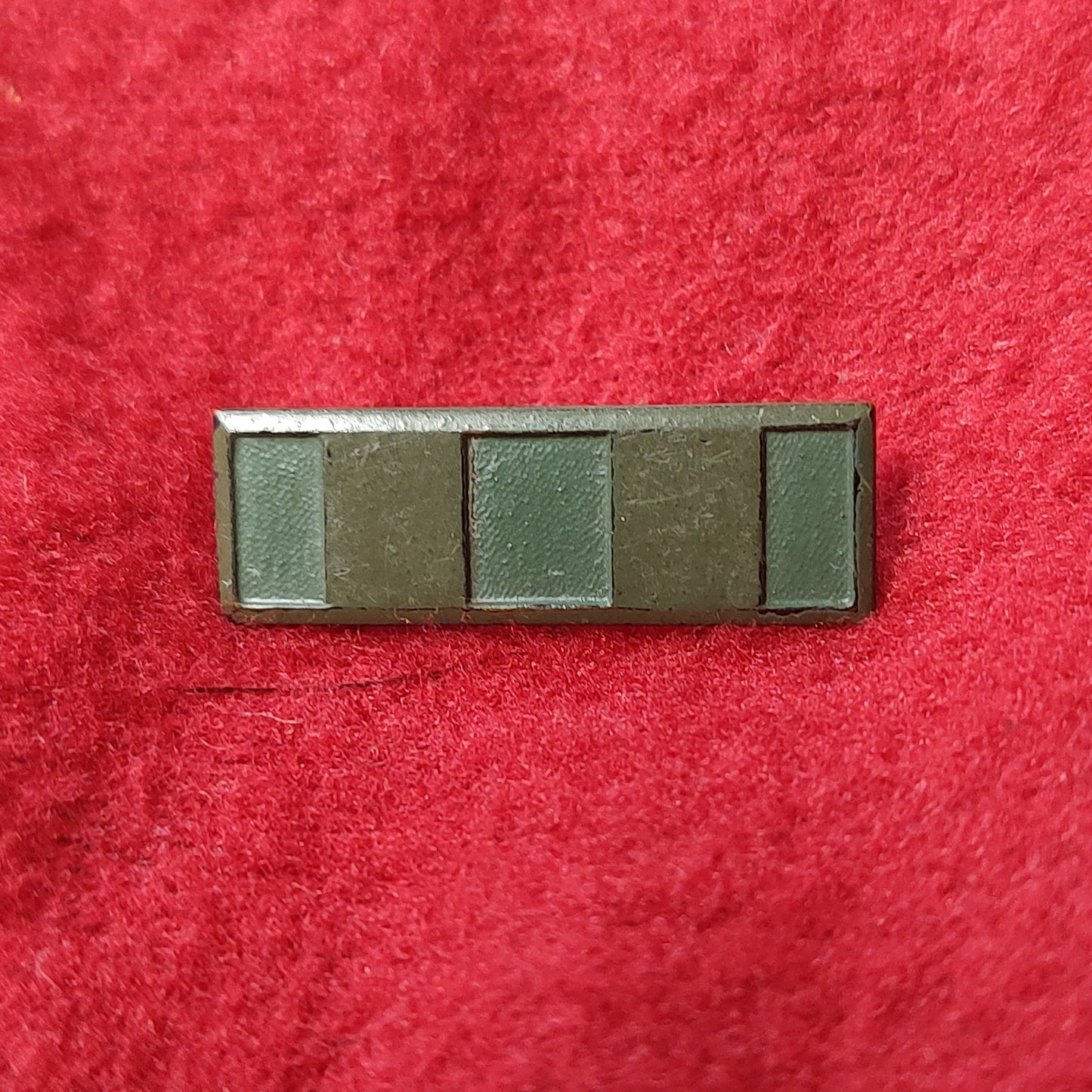 VINTAGE US Army Green Bar CHIEF WARRANT OFFICER 2 Subdued Pin-On Badge Rank (16CR67)