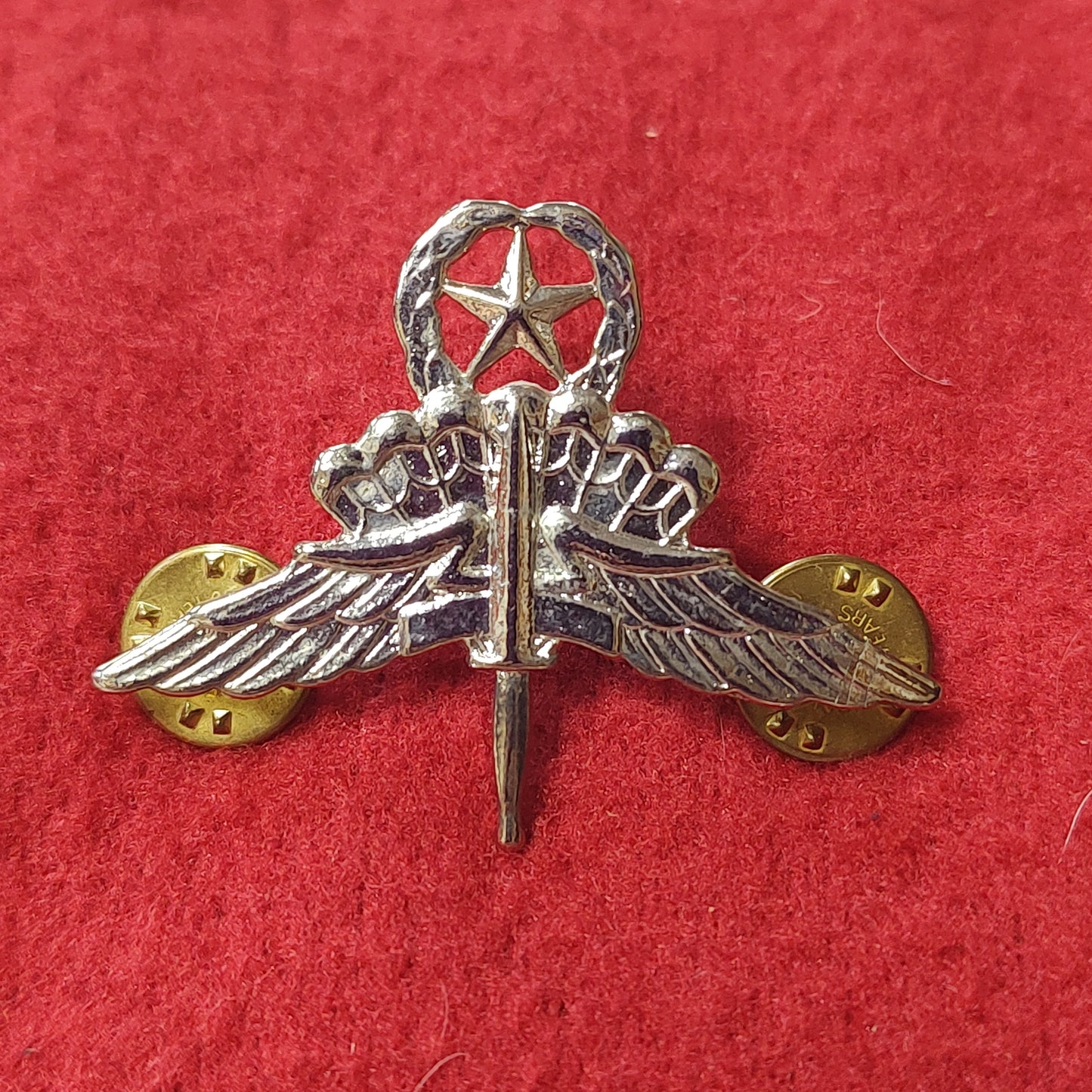 VINTAGE US Army MASTER HALO JUMP WINGS Badge Pin (18CR9)