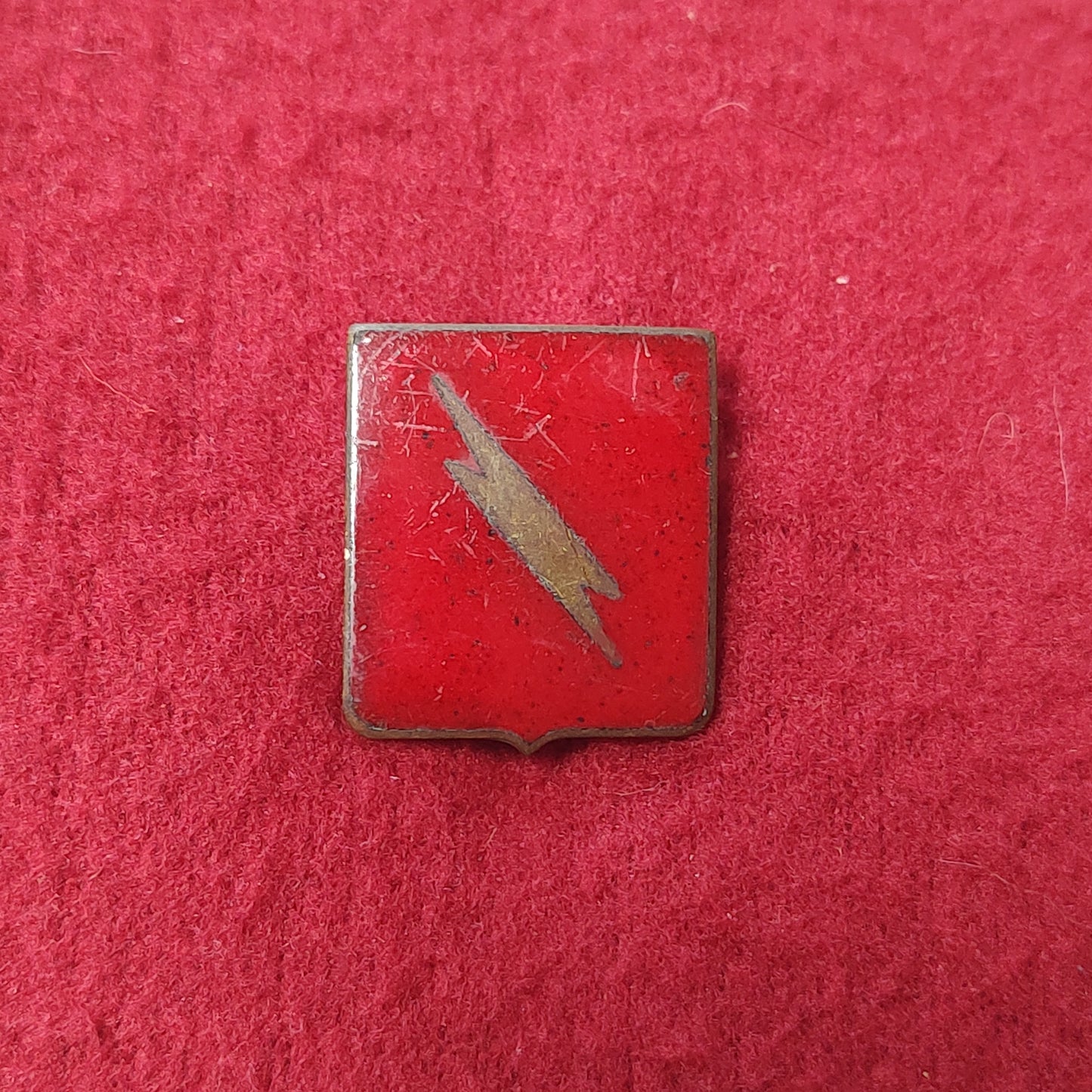 VINTAGE US Army 73rd FIELD ARTILLERY Badge Pin (19CR5)