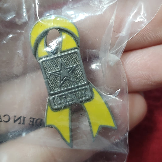 Vintage US Army YELLOW RIBON Badge Pin
(19CR86)