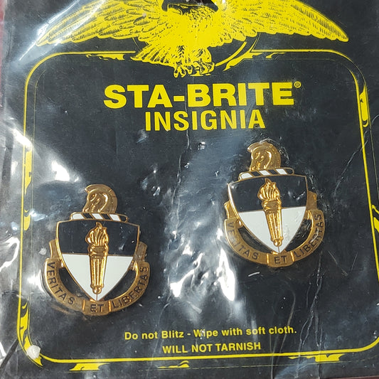 Pair Vintage US Army JFK SPECIAL WARFARE CENTER Badge Pin
(19CR91)