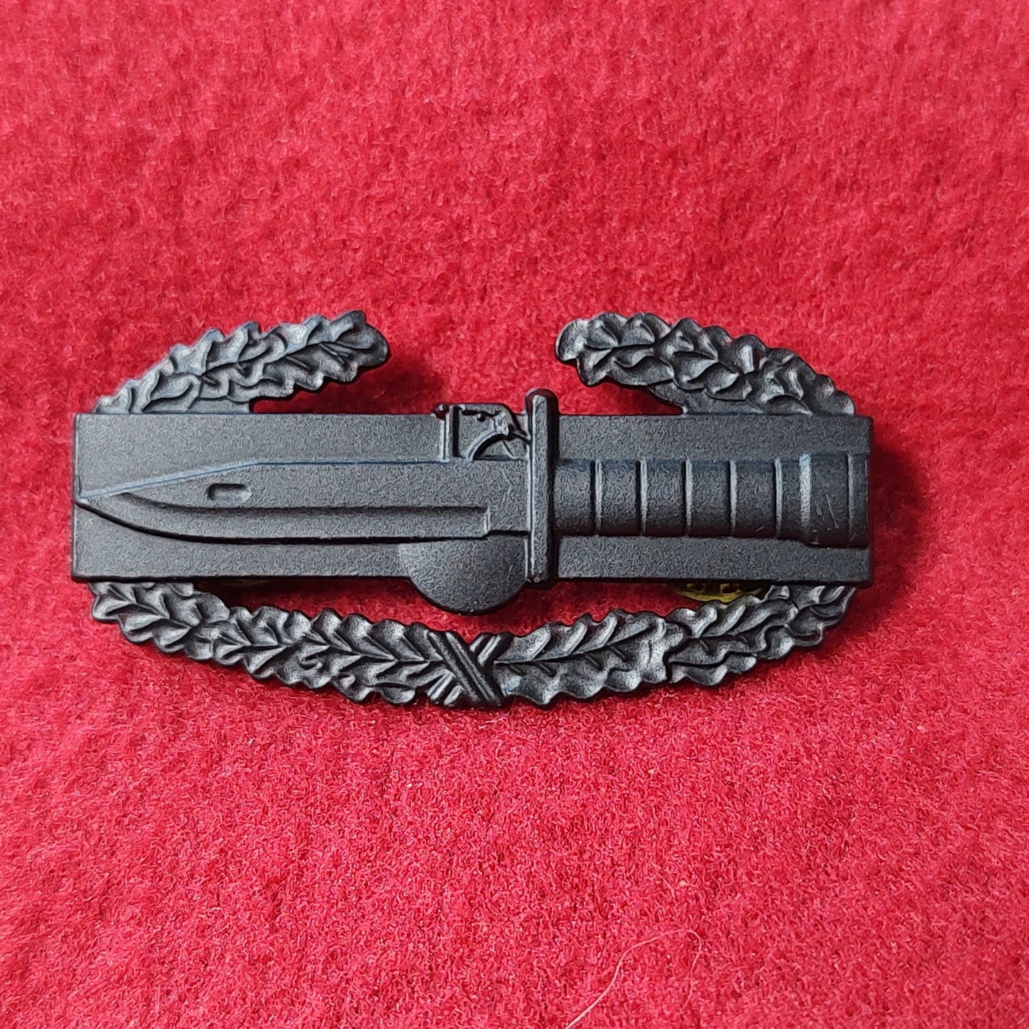 Vintage US Army COMBAT ACTION BADGE Subdued Pin (21CR42)