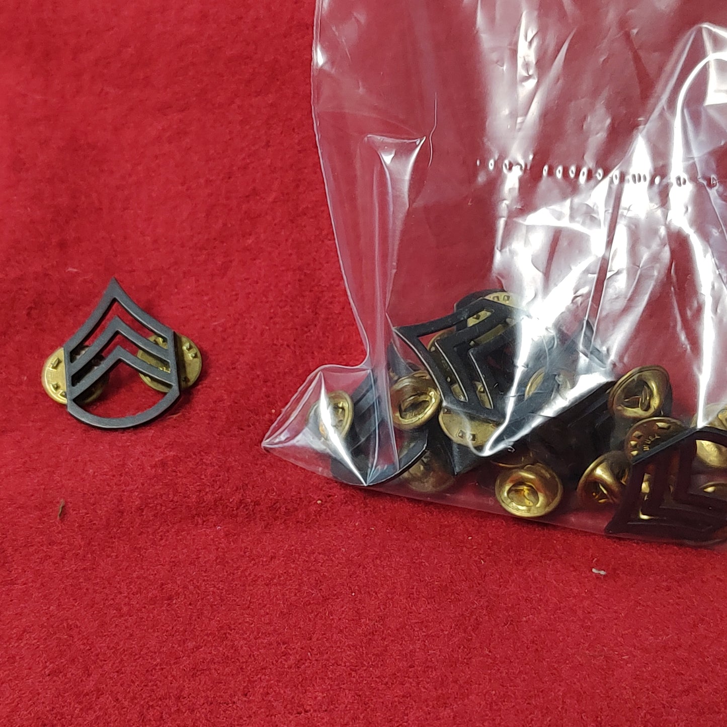 Pack of 10 US Army STAFF SERGEANT E6 Badge/Pin (27CR9)