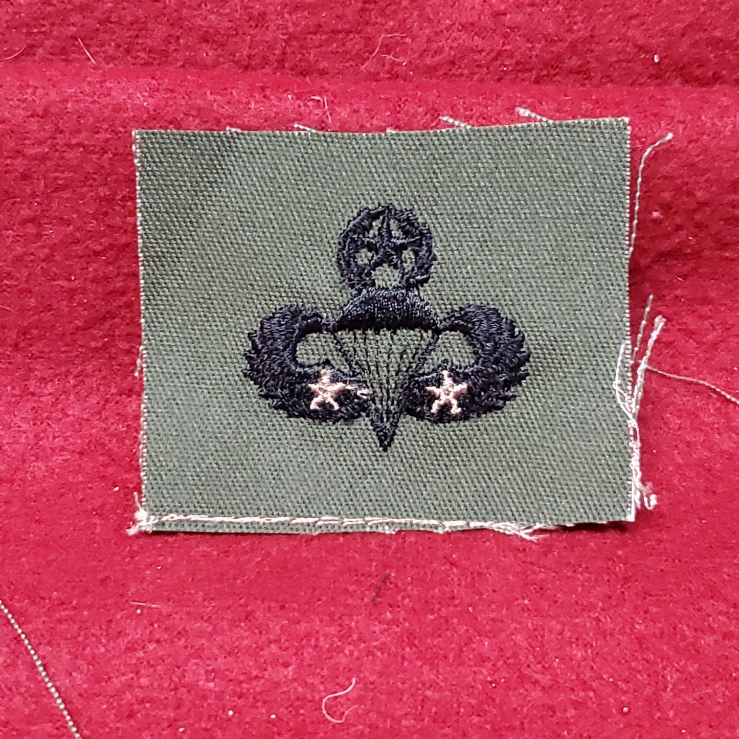US Army MASTER JUMP WINGS 2 COMBAT STAR Badge Subdued OD Black Sew On (bu05-cjw6)