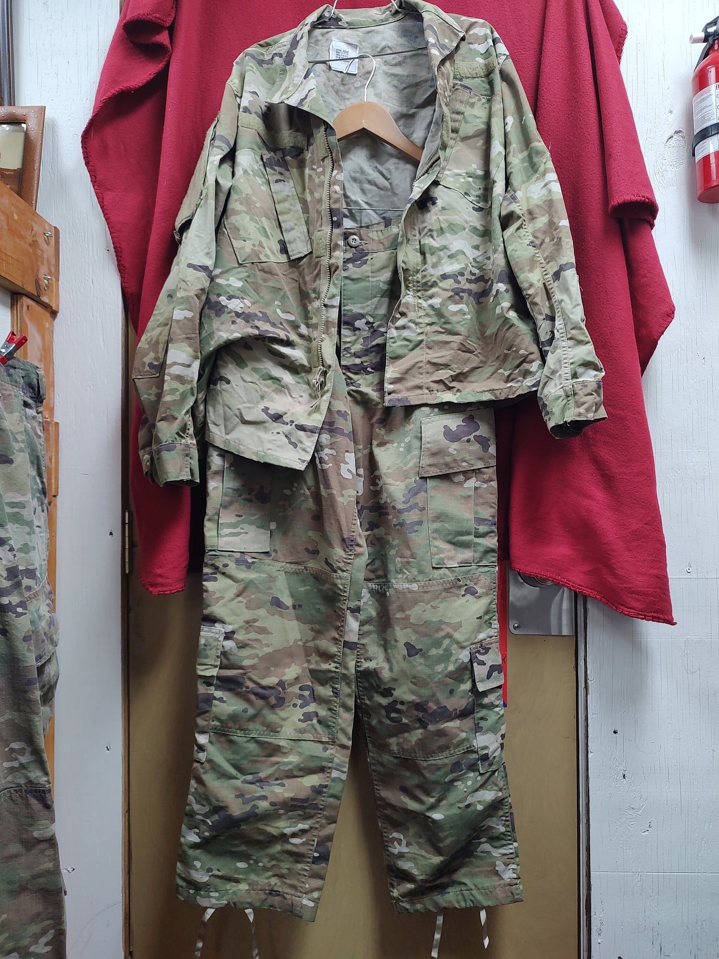 SET of US Army MEDIUM REGULAR Combat Uniform Top Pants OCP Multicam (29CR7)