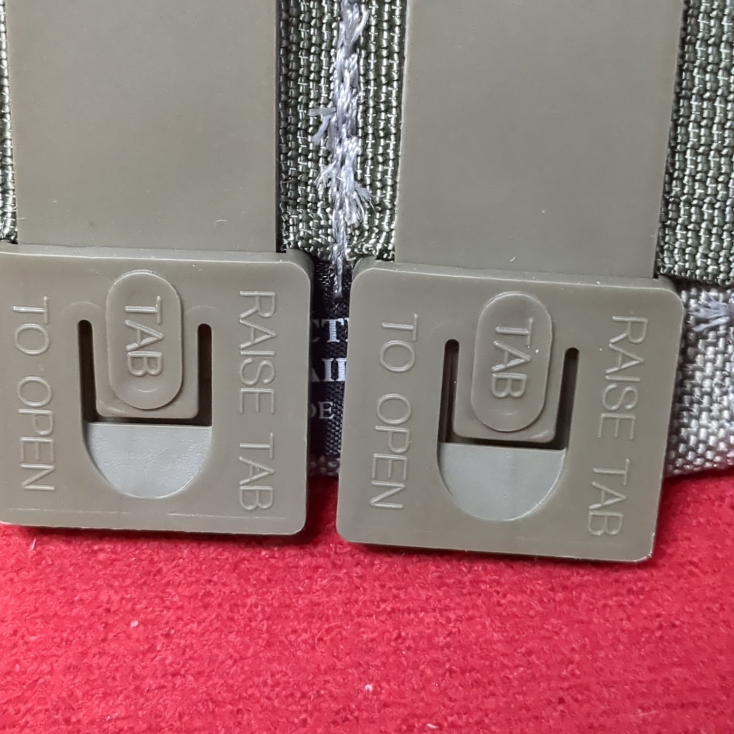 US Army Taxtical Taylor Pouch UCP ACU Molle II W/Malice clips Excellent Condition (fb12-APR6)