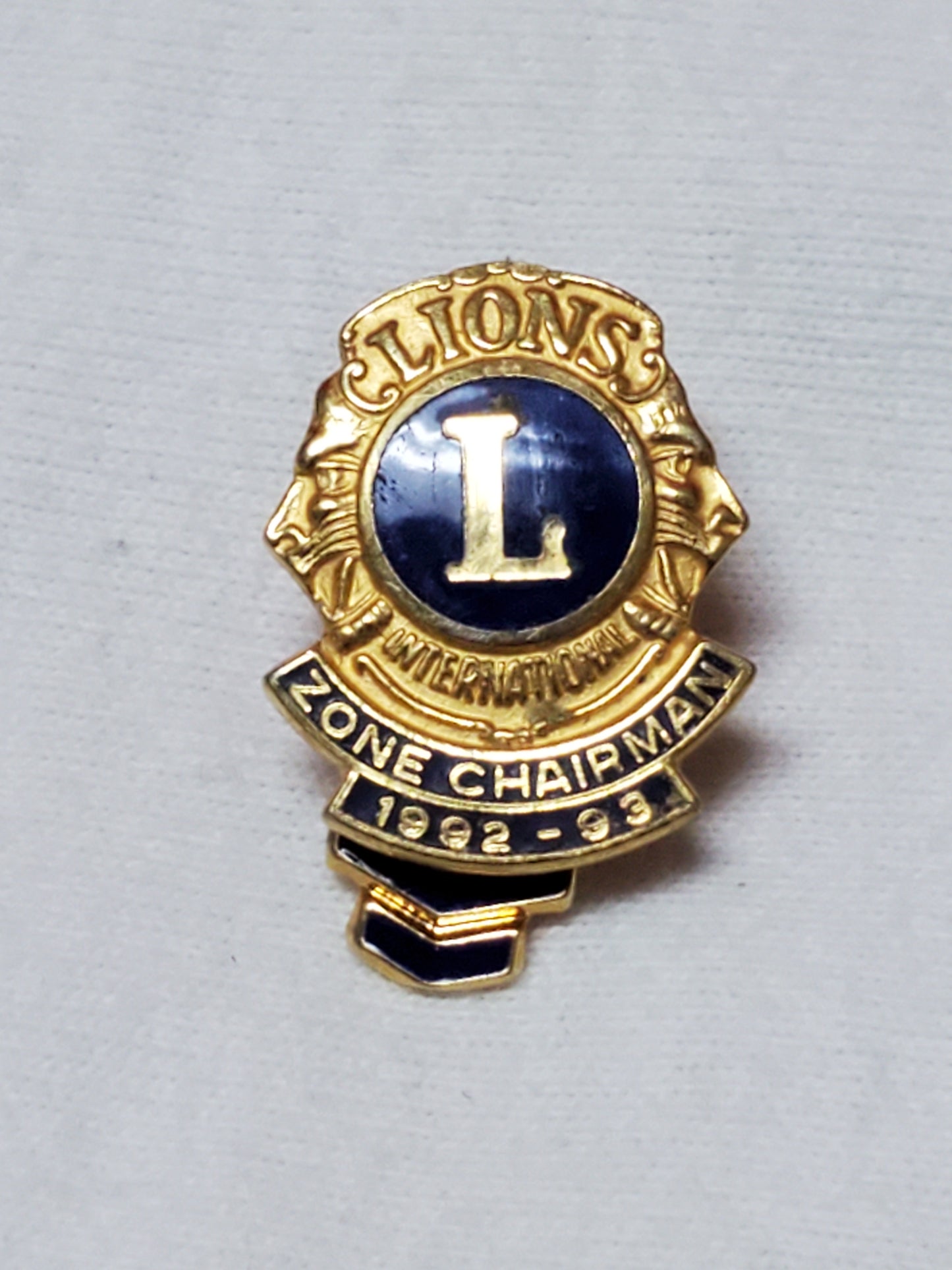 VINTAGE 1992-1993 Lions Club International Zone Chairman with Attendance Dangler Lapel Pin (06o4)