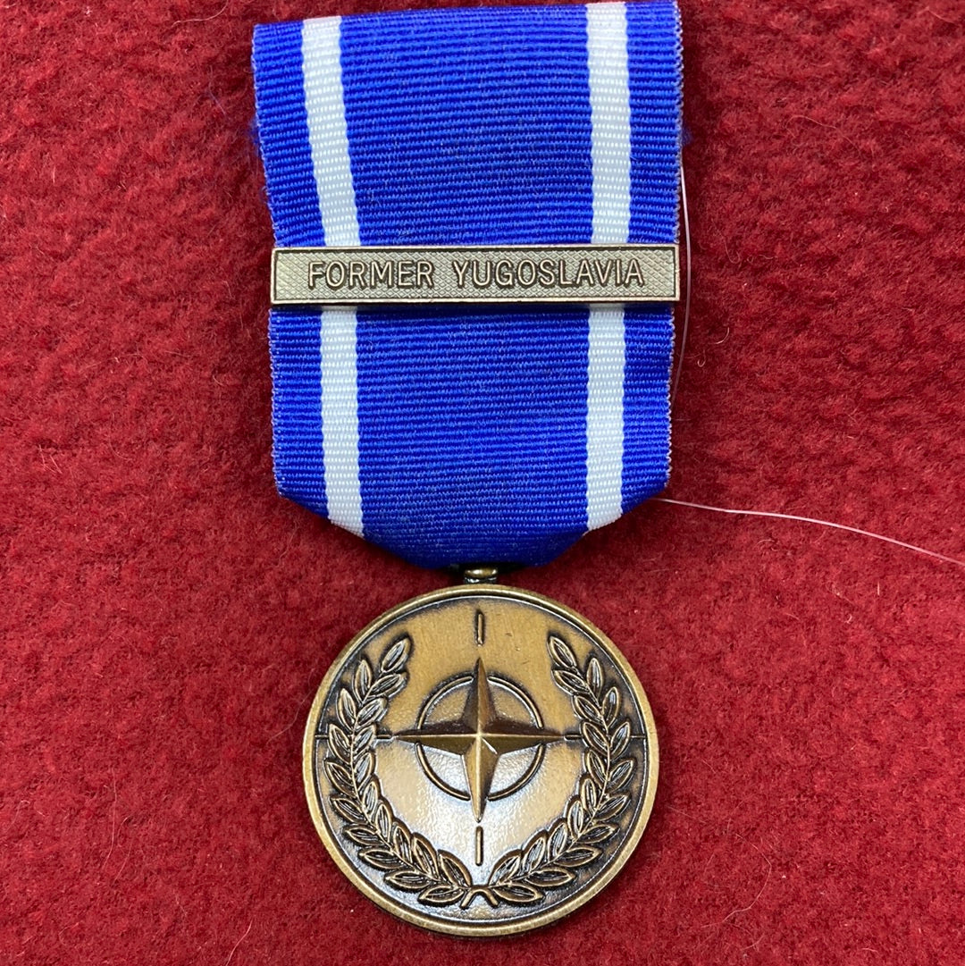 Vintage US NATO Medal Former Yugoslavia Army (WSB08-db26)
