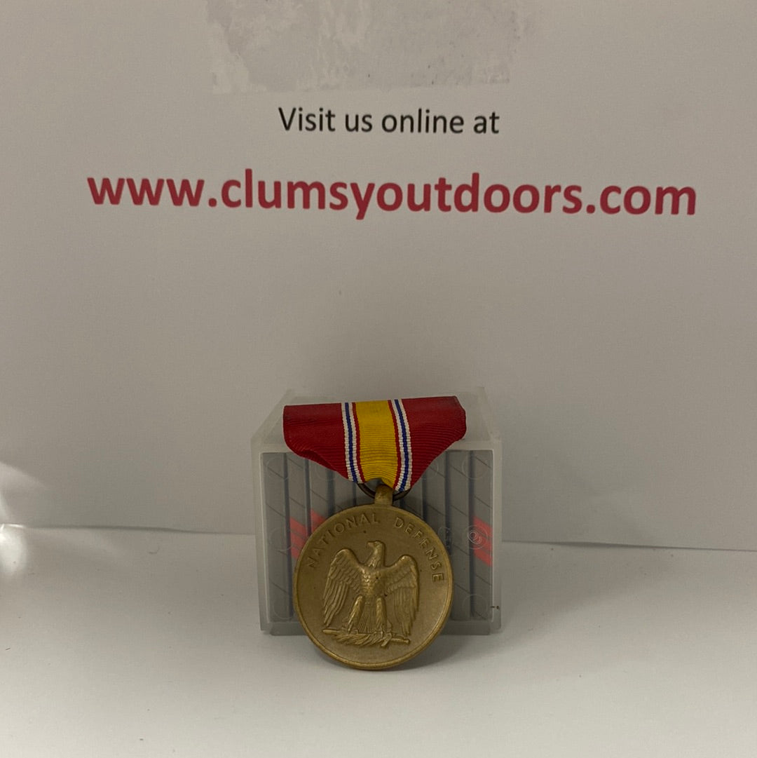 Vintage US Military National Defense Medal Army (2cc51)