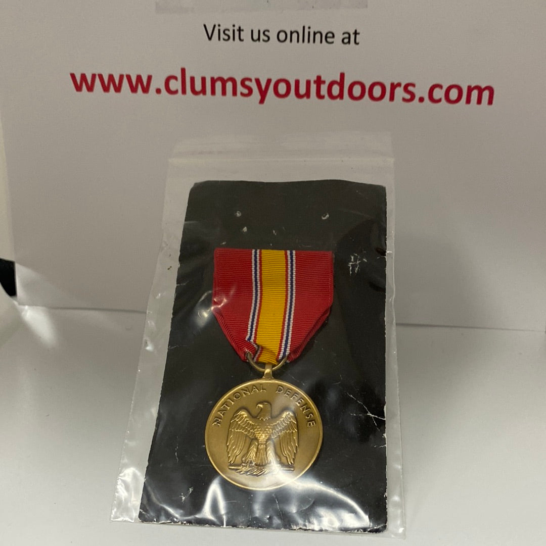 Vintage US Military National Defense Medal Army (2cc48)