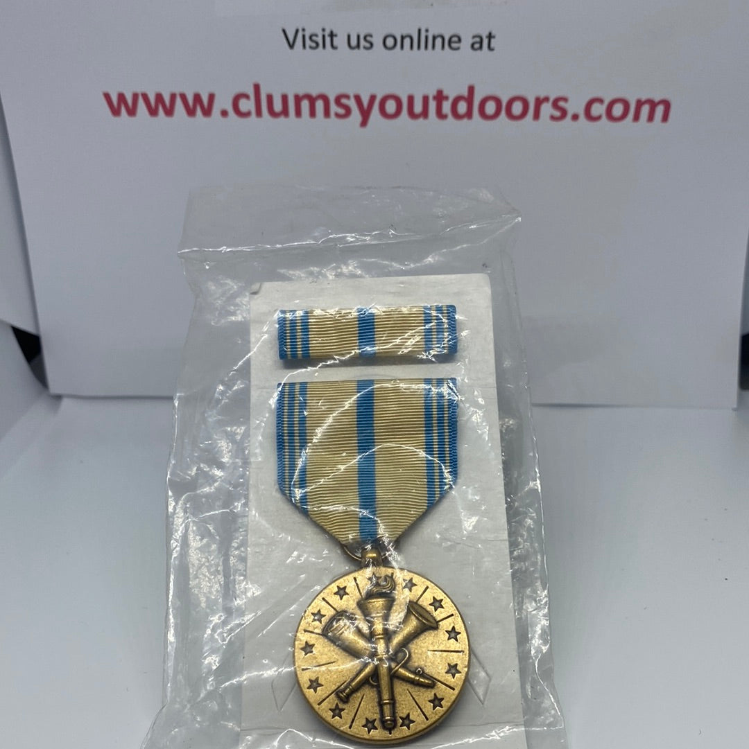 Vintage US Military Armed Forces Reserve Medal and Ribbon (2cc14)