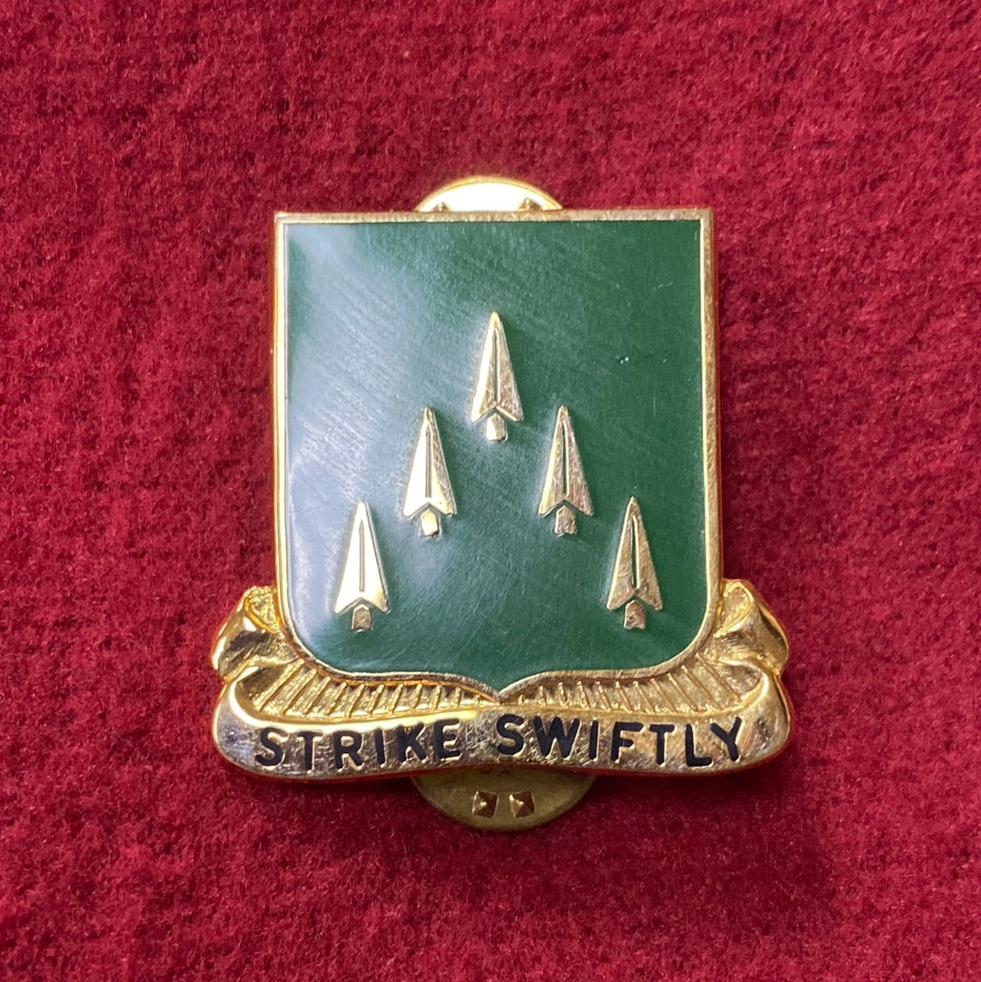 VINTAGE US Army 70th Armor Division Pin (04cc63)