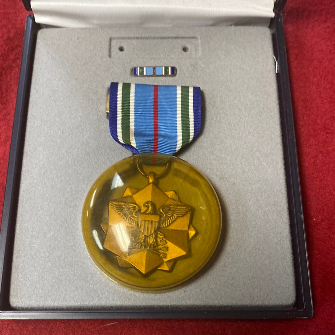 VINTAGE US Army JOINT SERVICE ACHIEVEMENT MEDAL with CASE (WSB03-94)