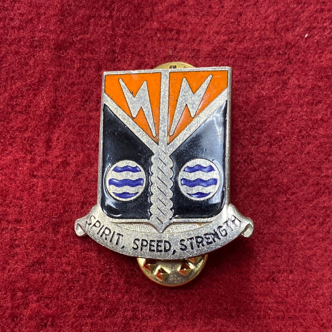 VINTAGE US Army 58th Signal Battalion Pin (04cc61)