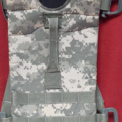 US Army ACU UCP Camelback Hydration System Carrier *Only* Excellent condition (09o- db3-MAY20)