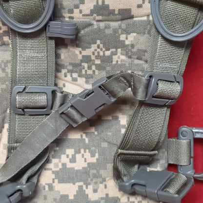US Army ACU UCP Camelback Hydration System Carrier *Only* Excellent condition (09o- db3-MAY20)