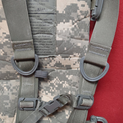 US Army ACU UCP Camelback Hydration System Carrier *Only* Excellent condition (09o- db3-MAY20)